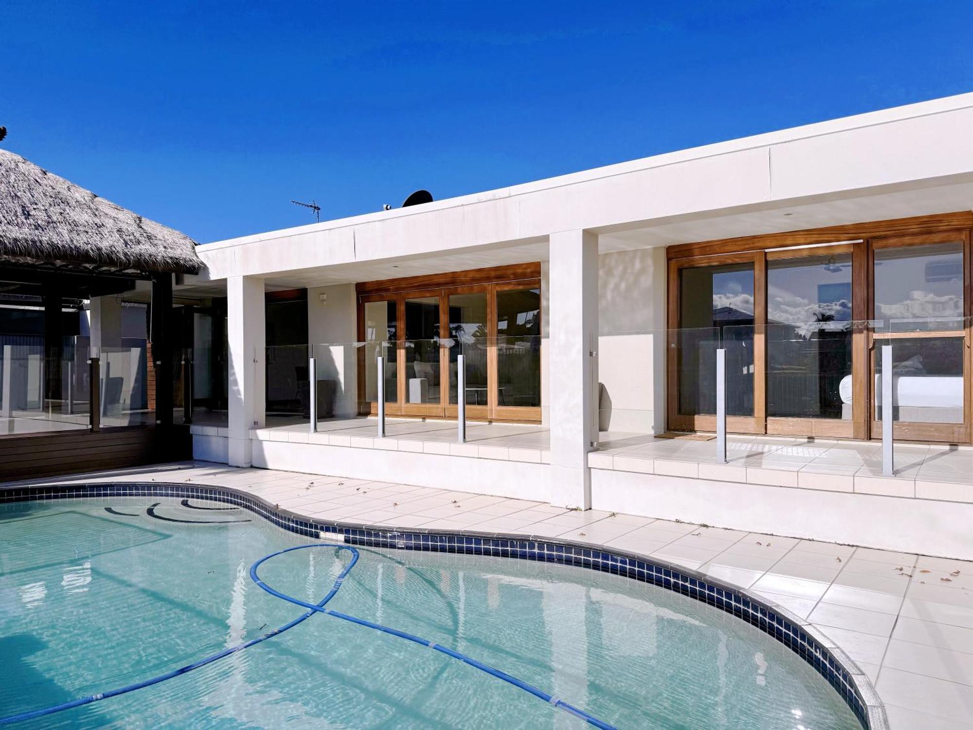 Waterfront Haven Balinese At Bundall *