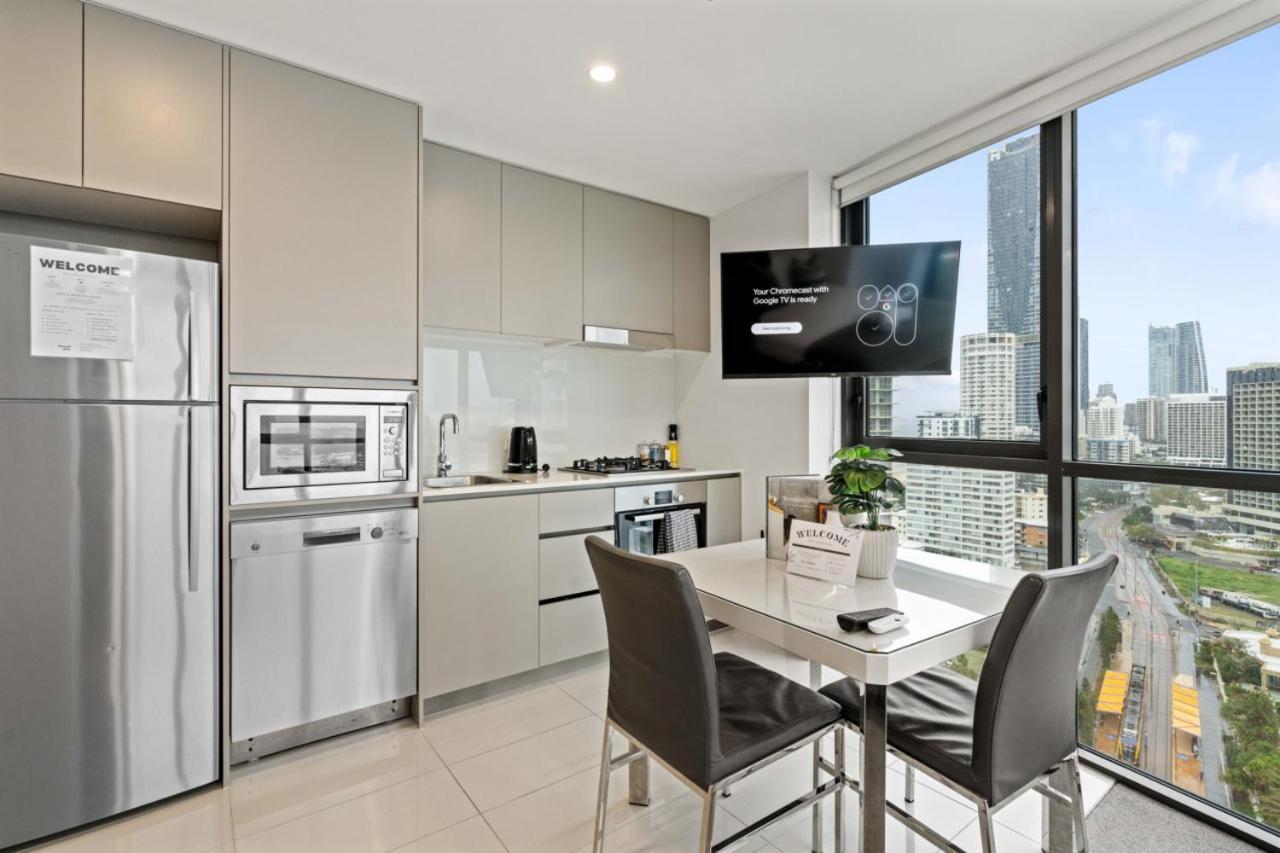 The Oceana - Beachfront 19f Ocean View In With Parking, Pool, Neflix