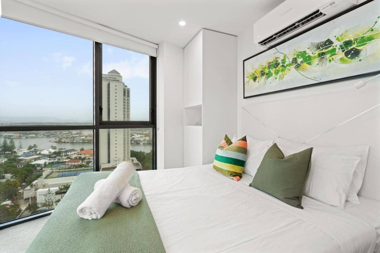 The Oceana - Beachfront 19f Ocean View In With Parking, Pool, Neflix * Gold Coast