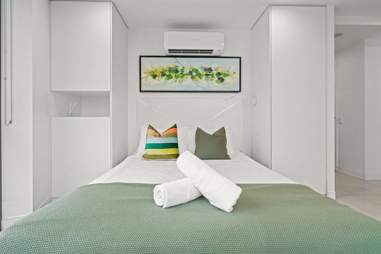 The Oceana - Beachfront 19f Ocean View In With Parking, Pool, Neflix Apartment