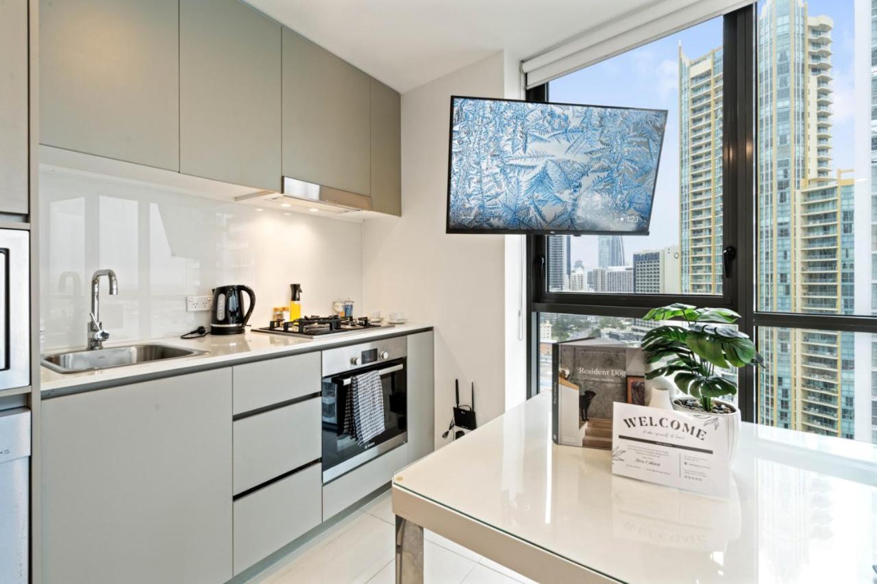 The Oceana - Beachfront 19f Ocean View In With Parking, Pool, Neflix