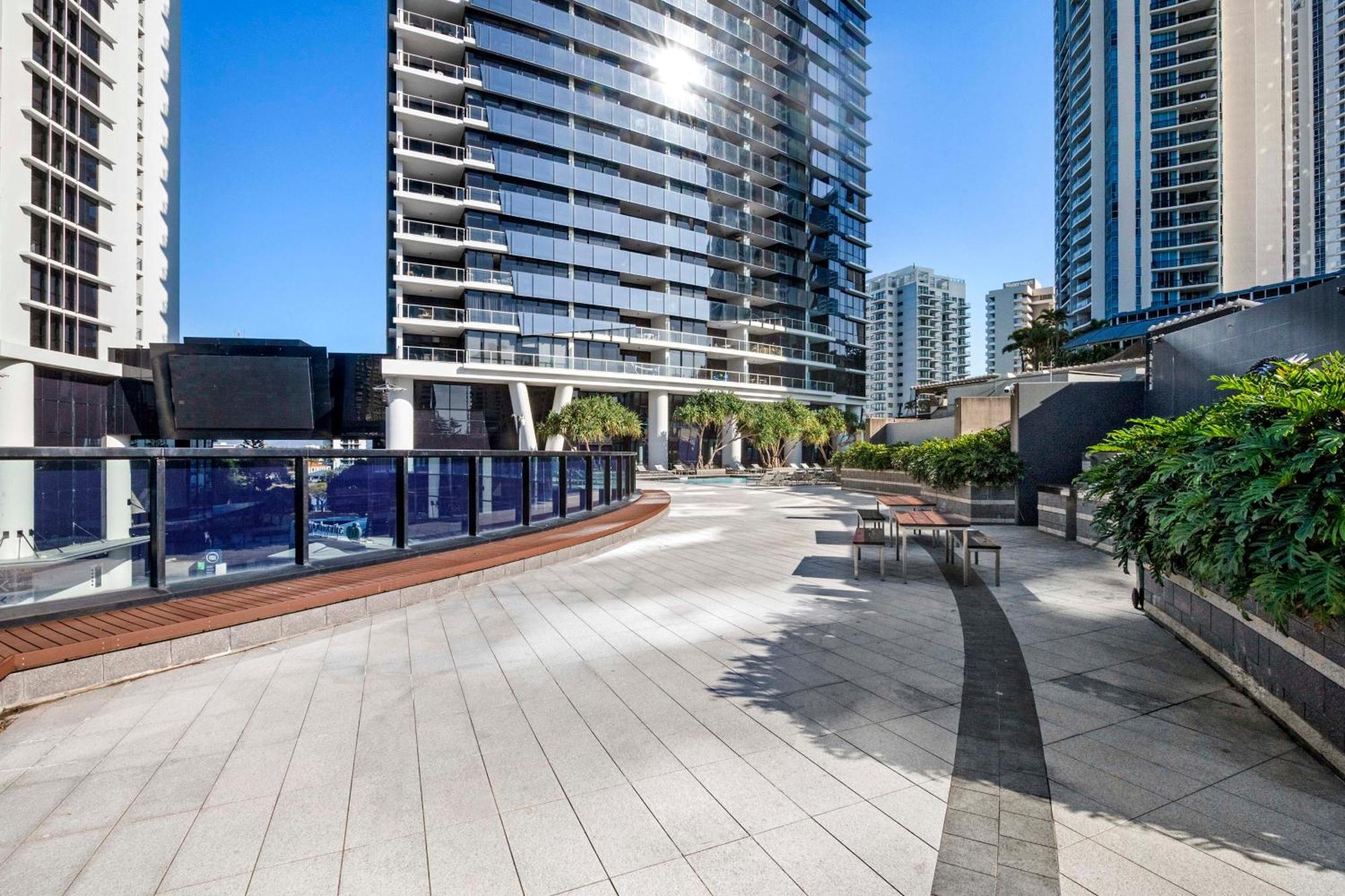 Self-contained At Circle On Cavill - Privately Managed - Wow * Gold Coast