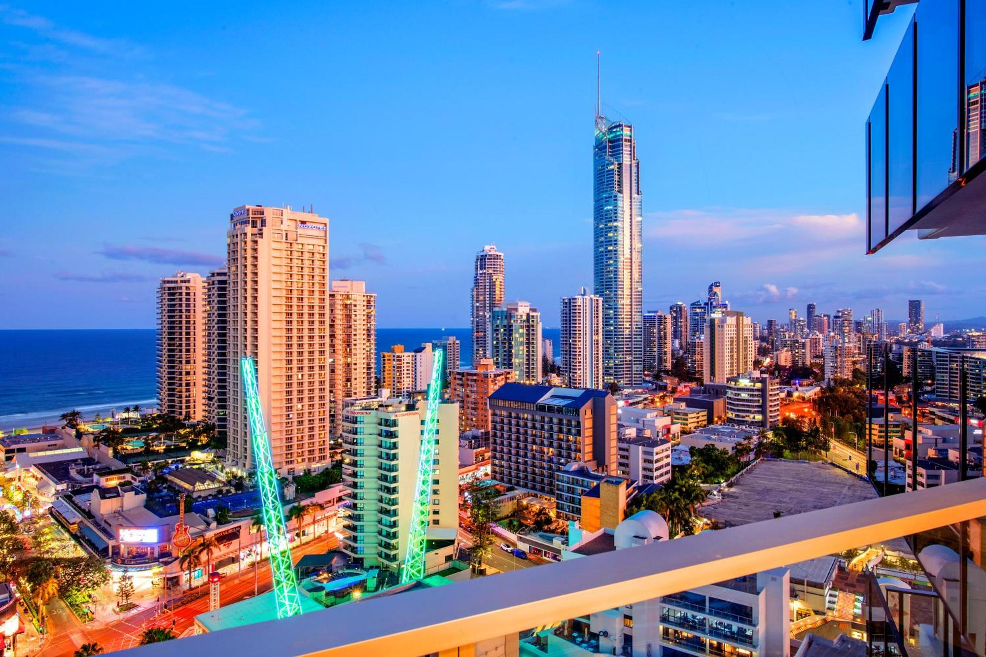 Apartment Self-contained At Circle On Cavill - Privately Managed - Wow *
