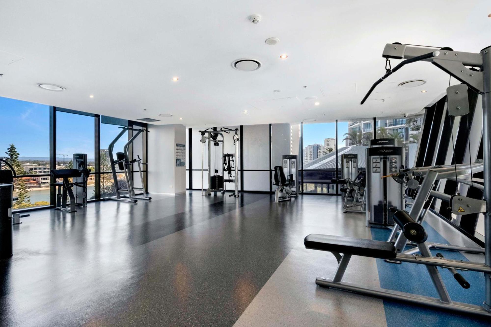 Self-contained At Circle On Cavill - Privately Managed - Wow