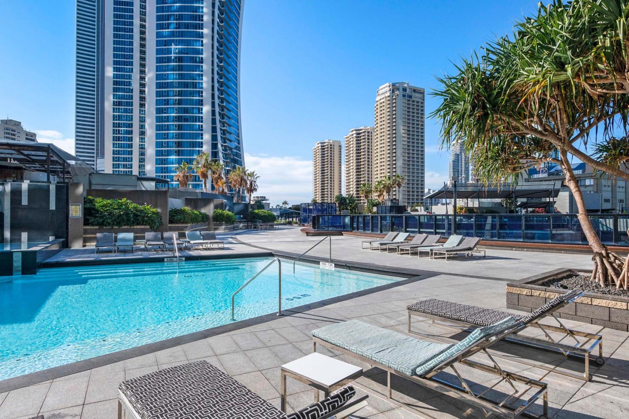 Apartment Self-contained At Circle On Cavill - Privately Managed - Wow *