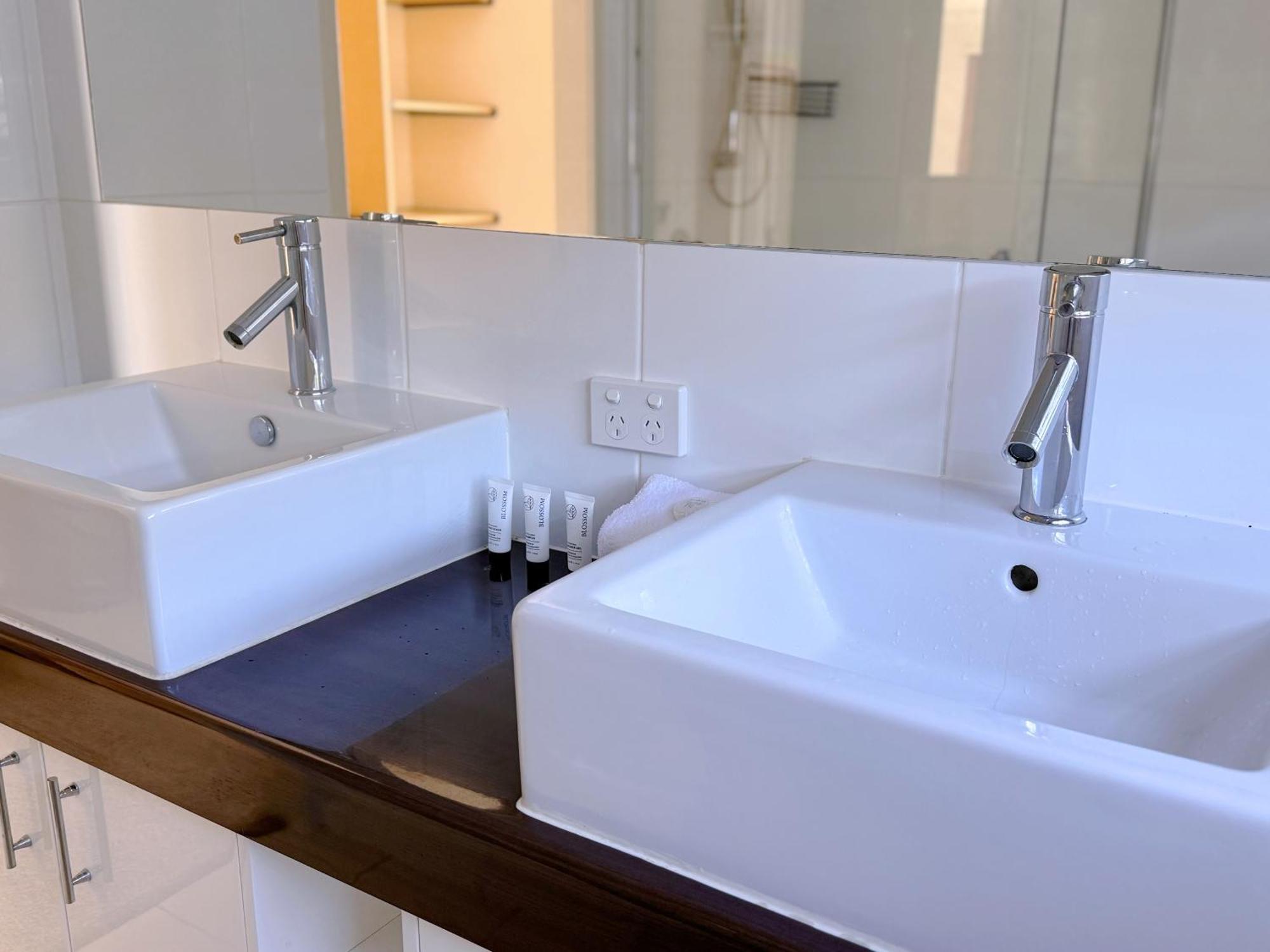 Waterfront Haven Balinese At Bundall Villa Gold Coast