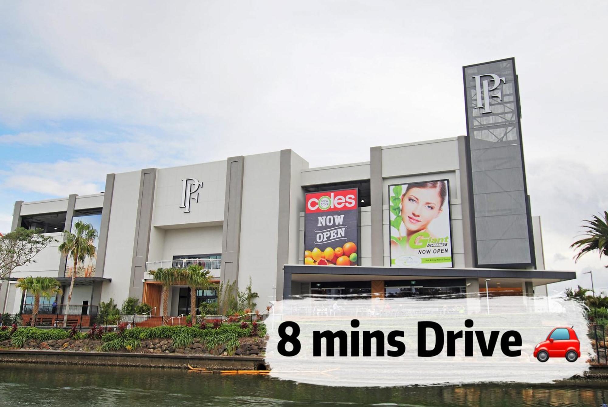 Villa Waterfront Haven Balinese At Bundall