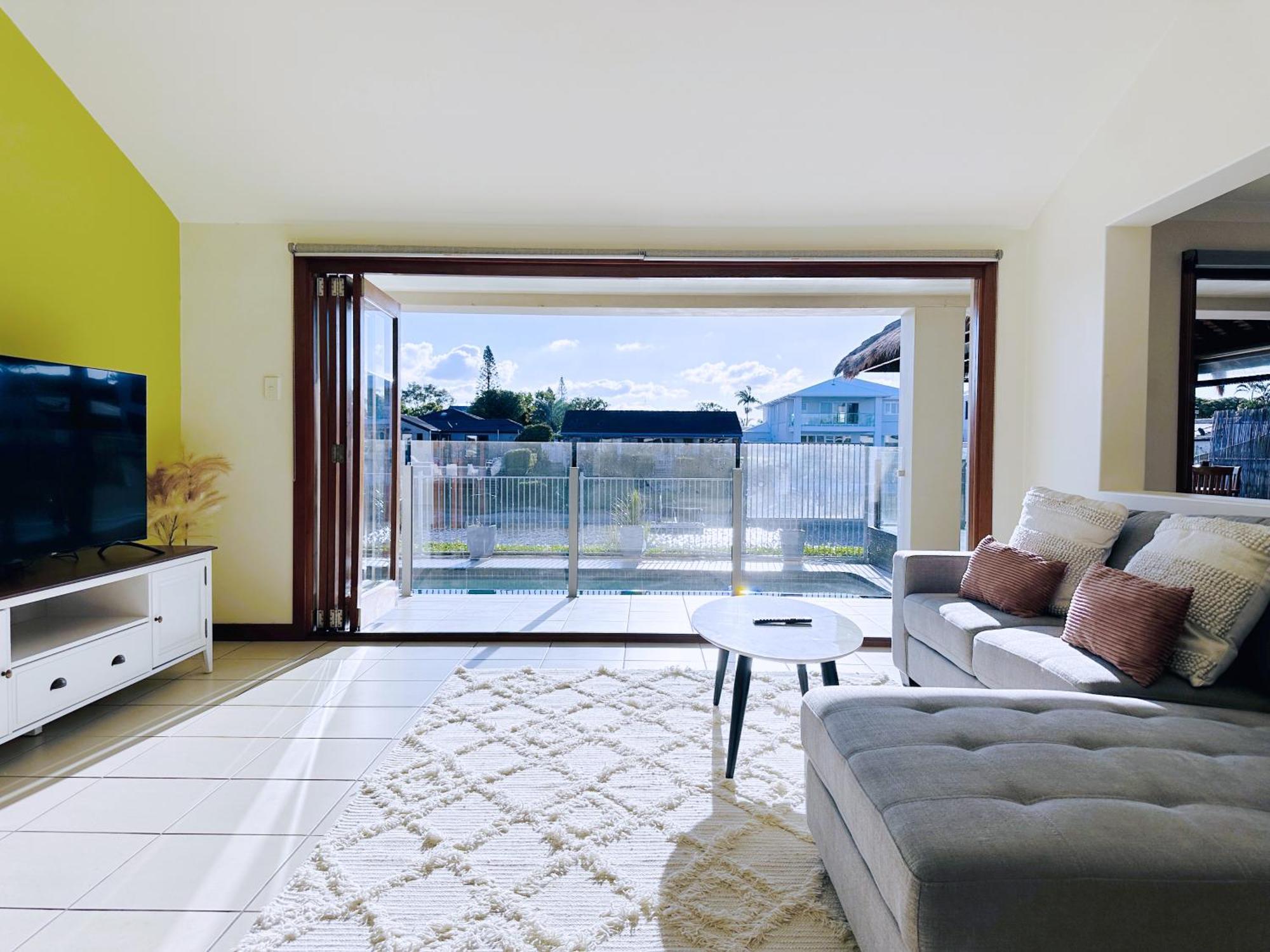 Waterfront Haven Balinese At Bundall