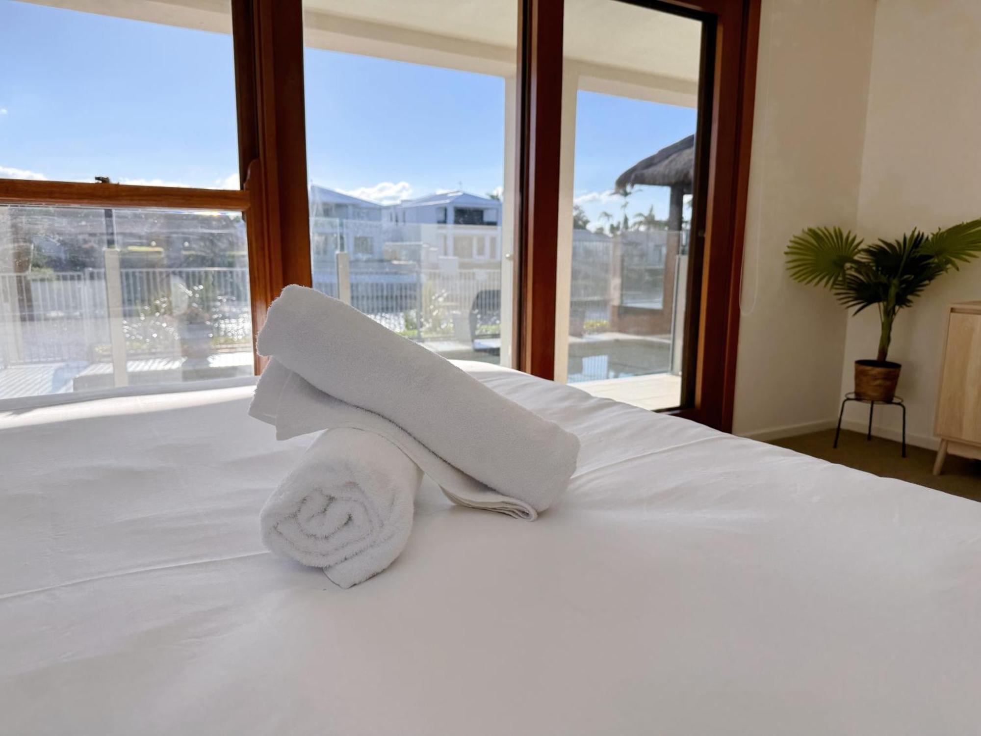 Villa Waterfront Haven Balinese At Bundall Gold Coast