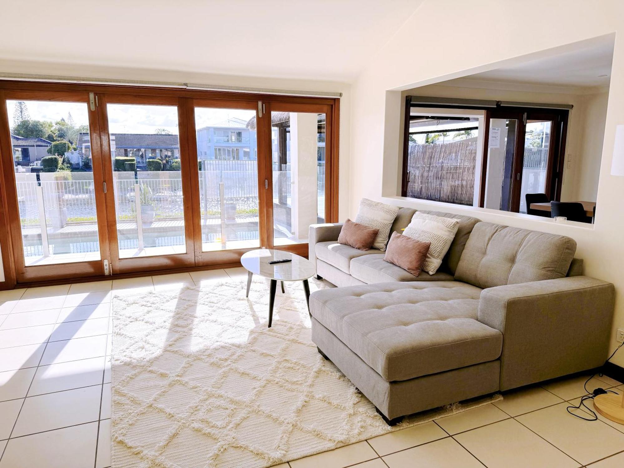 Waterfront Haven Balinese At Bundall * Gold Coast