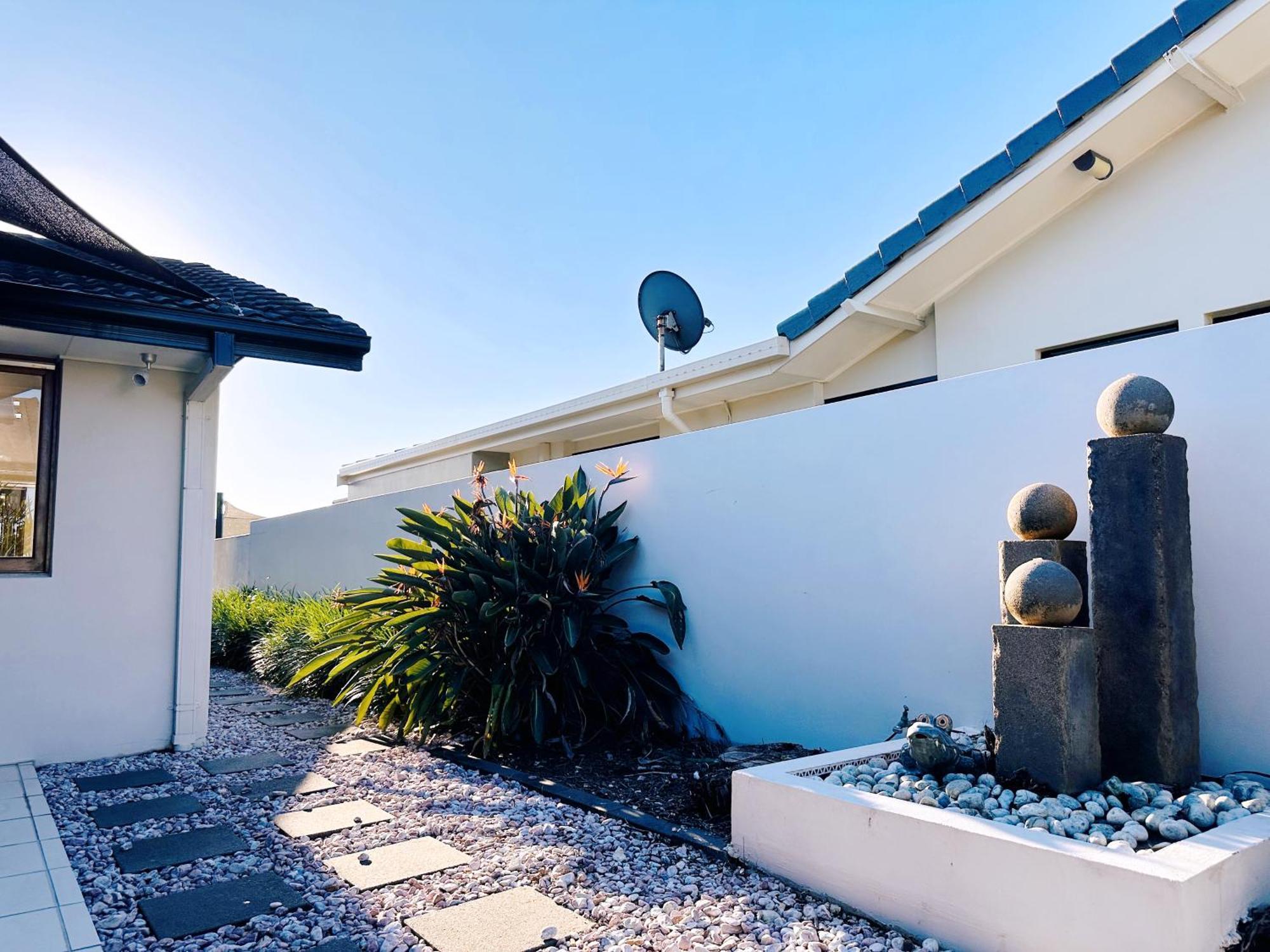 Waterfront Haven Balinese At Bundall * Gold Coast