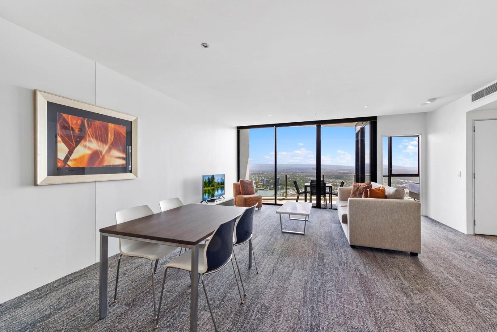 Apartment Circle On Cavill - Hosted By Coastal Letting *