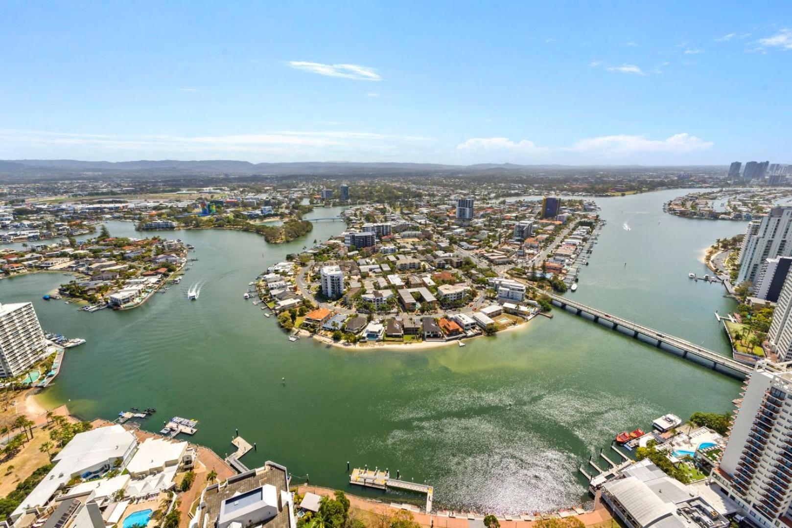 Circle On Cavill - Hosted By Coastal Letting