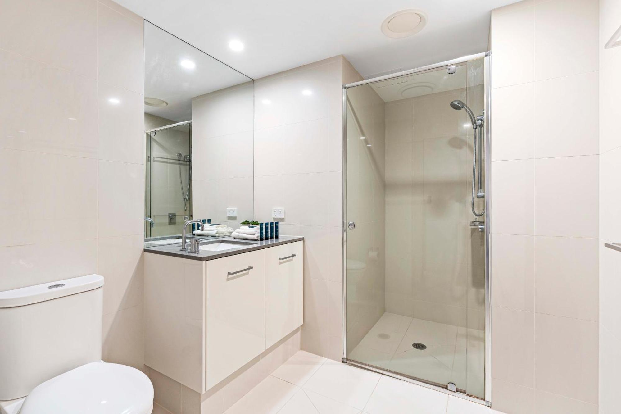 Three Bedroom Ocean View At Circle On Cavill - One Free Parking! - Self Contained & Privately Managed - Wow Gold Coast