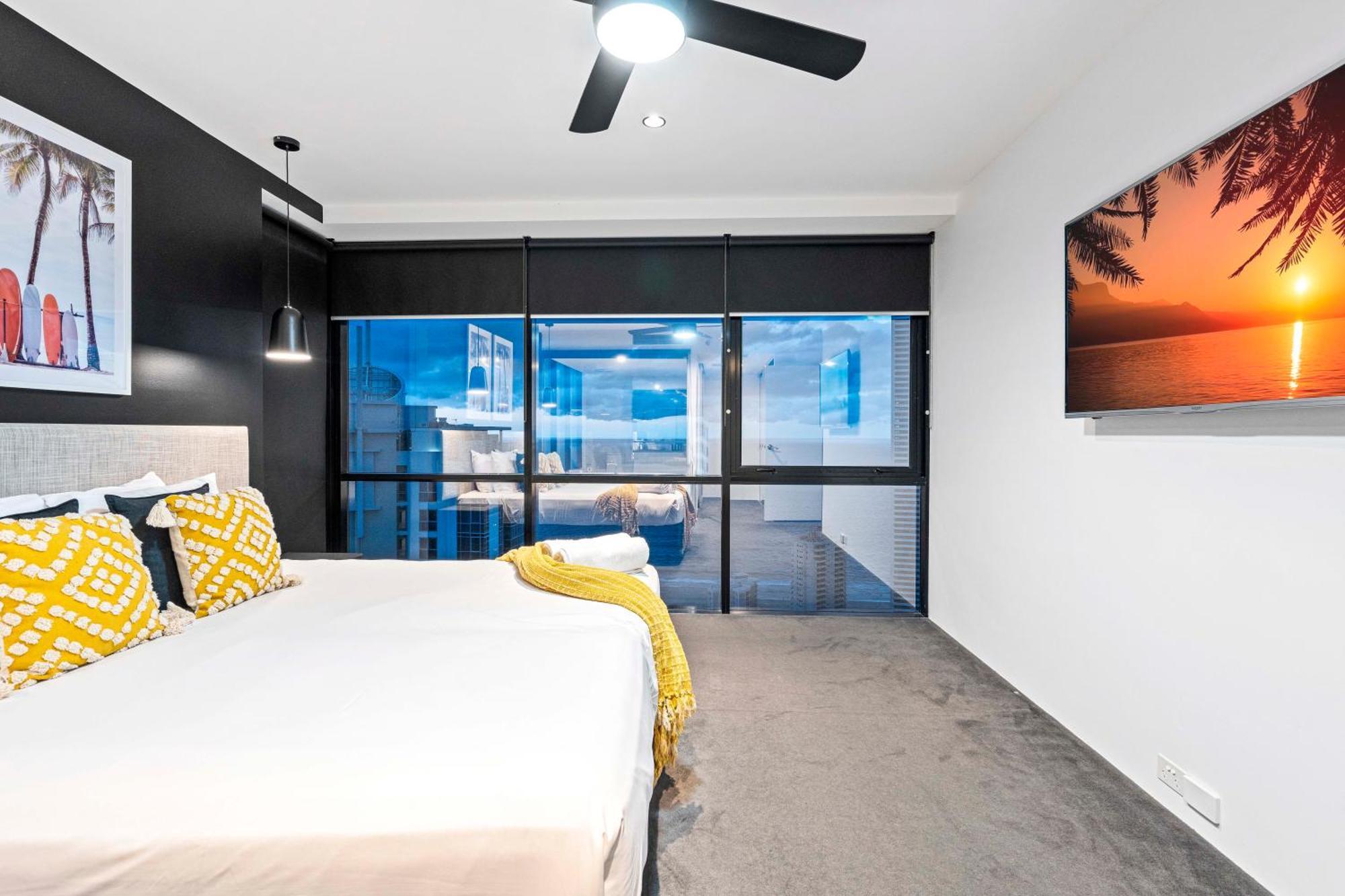 Three Bedroom Ocean View At Circle On Cavill - One Free Parking! - Self Contained & Privately Managed - Wow * Gold Coast