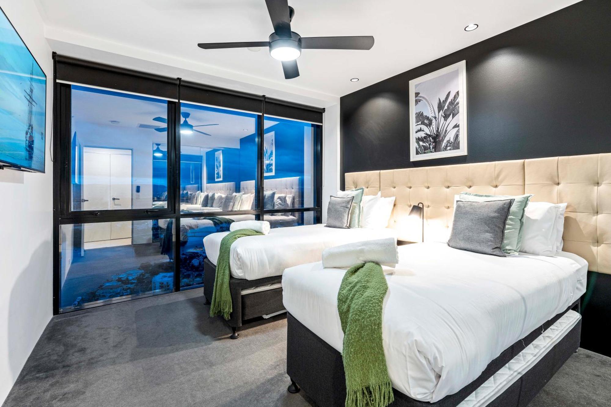 Three Bedroom Ocean View At Circle On Cavill - One Free Parking! - Self Contained & Privately Managed - Wow Apartment Gold Coast