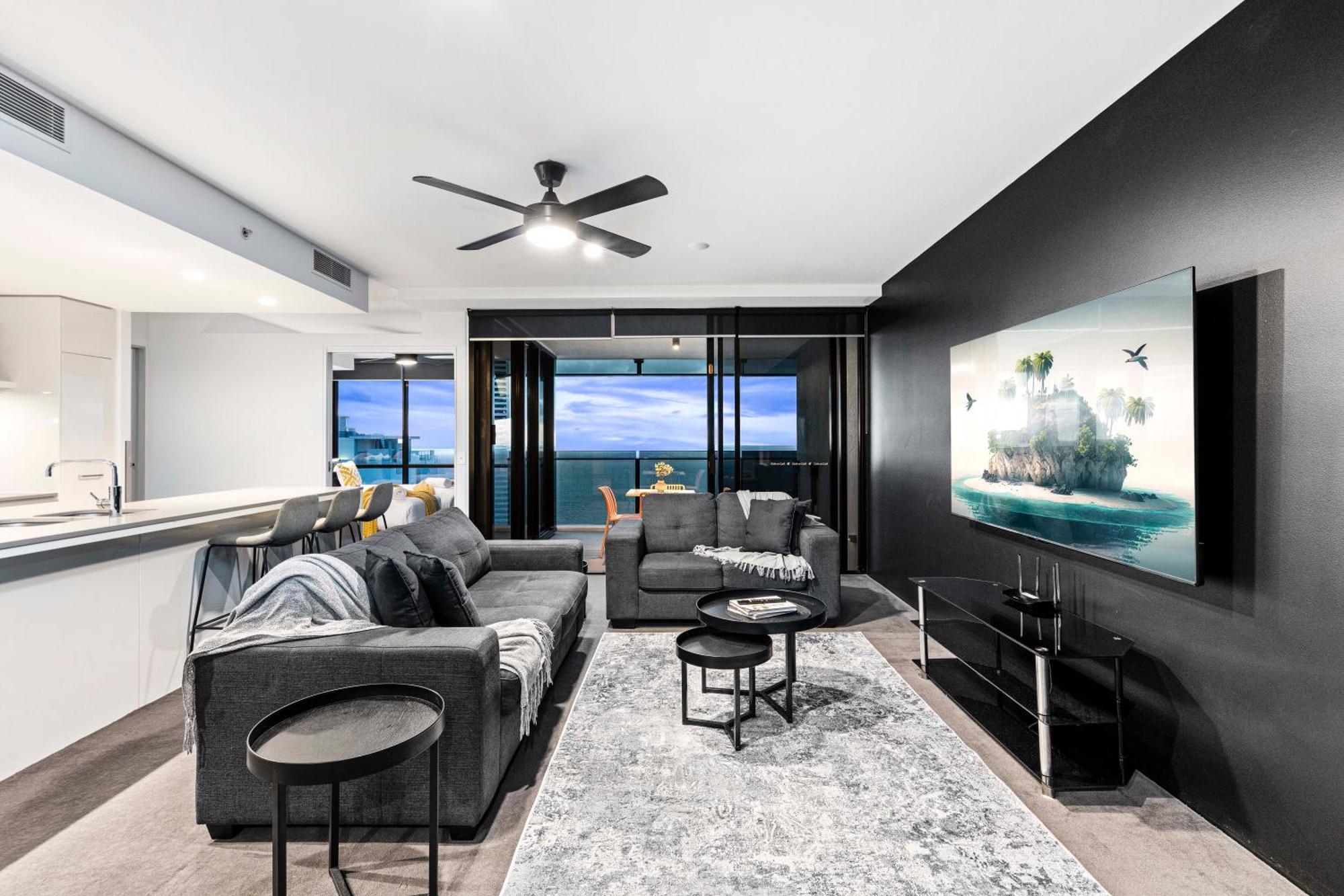Apartment Three Bedroom Ocean View At Circle On Cavill - One Free Parking! - Self Contained & Privately Managed - Wow *