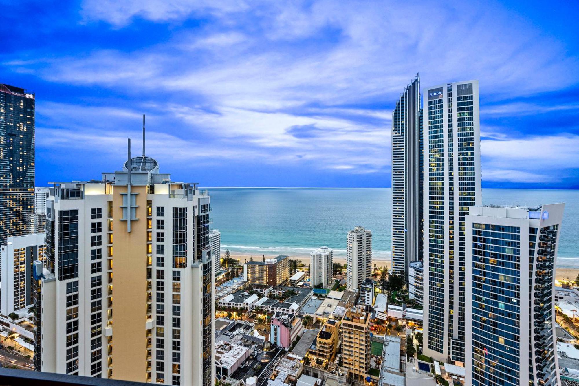 Three Bedroom Ocean View At Circle On Cavill - One Free Parking! - Self Contained & Privately Managed - Wow *