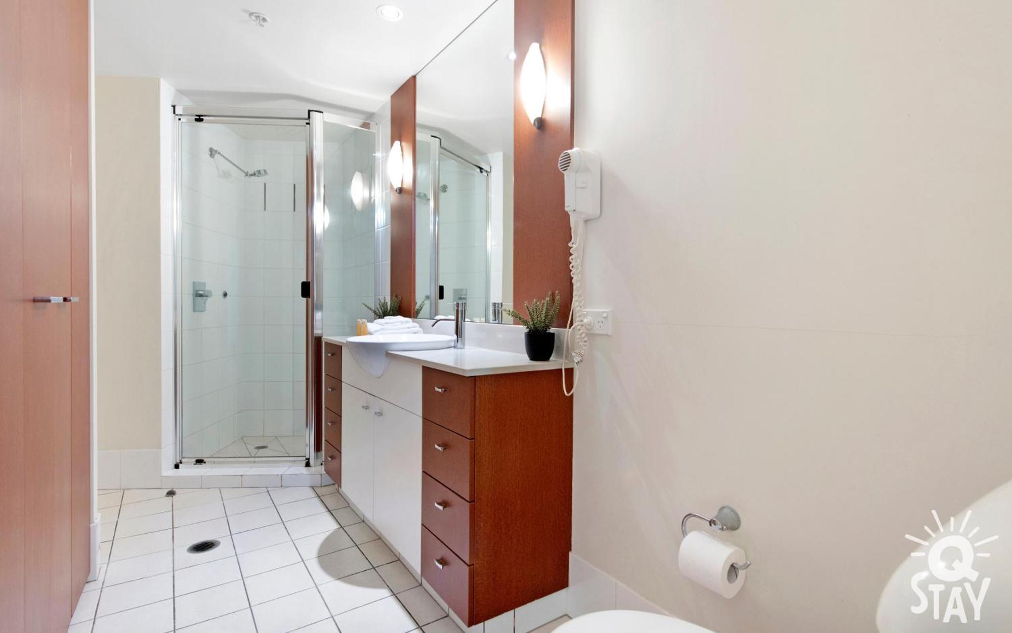 Kids Free In Hinterland View 2 Bedroom 1 Bathroom At Chevron Renaissance- Q Apartment *
