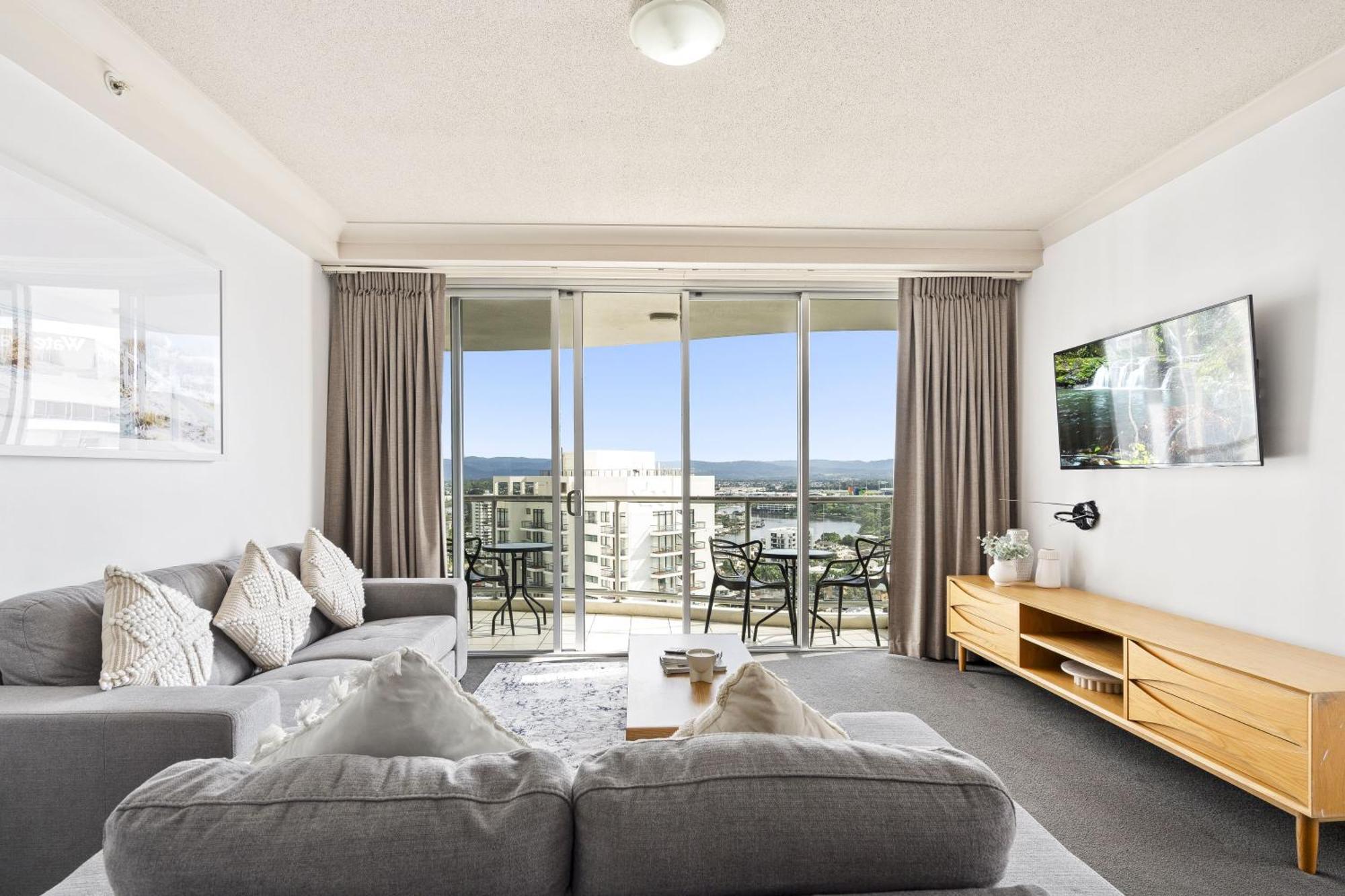 Kids Free In Hinterland View 2 Bedroom 1 Bathroom At Chevron Renaissance- Q Gold Coast