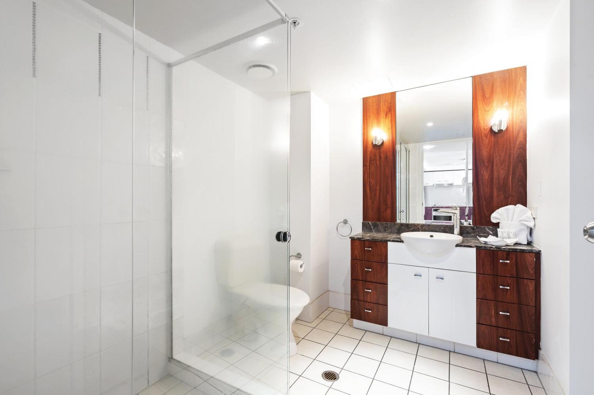 Kids Free In Hinterland View 2 Bedroom 1 Bathroom At Chevron Renaissance- Q *