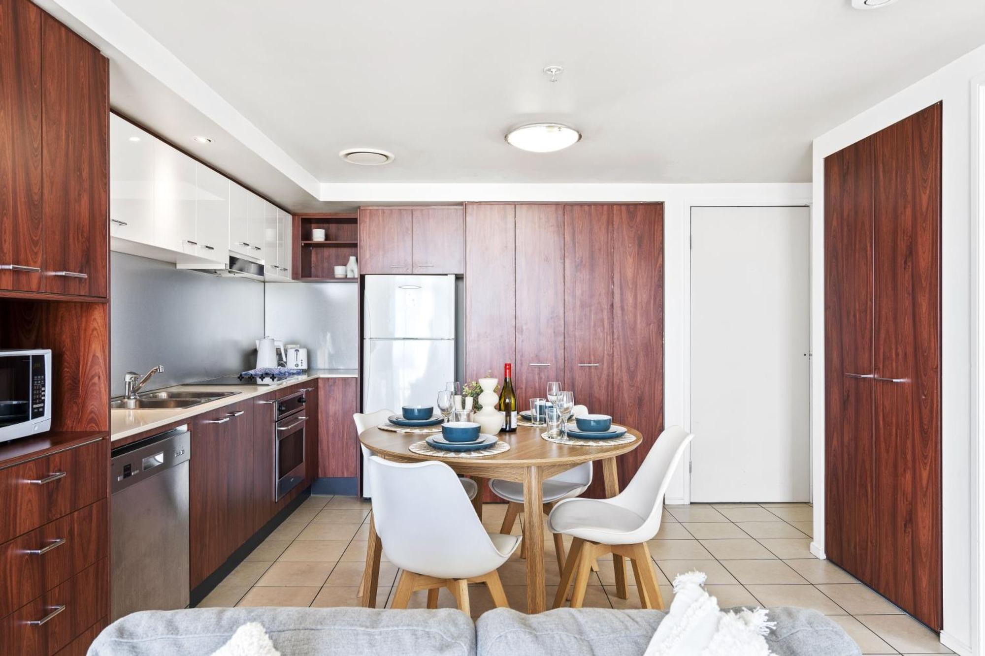 Apartment Kids Free In Hinterland View 2 Bedroom 1 Bathroom At Chevron Renaissance- Q Gold Coast