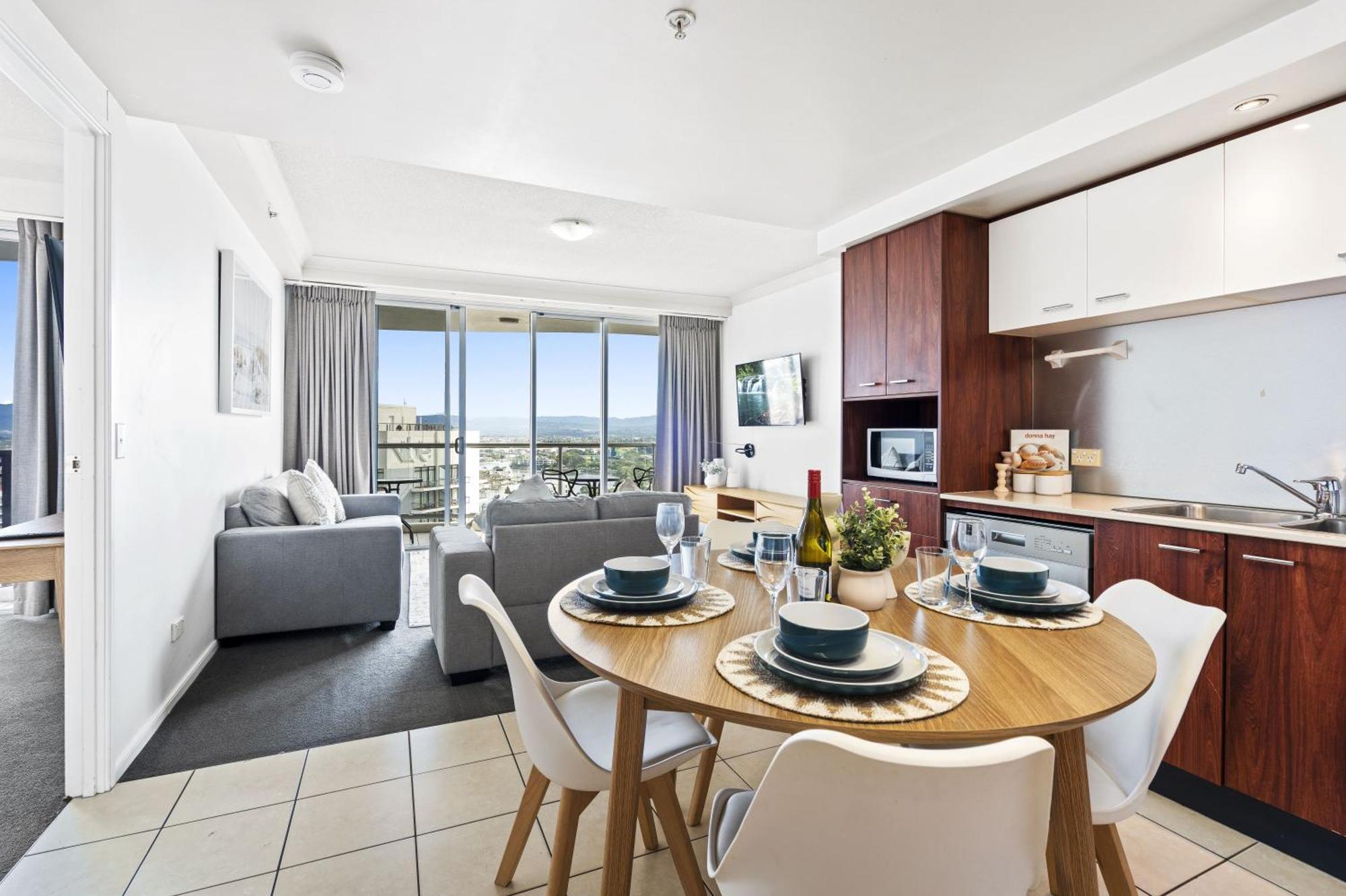 Kids Free In Hinterland View 2 Bedroom 1 Bathroom At Chevron Renaissance- Q * Gold Coast