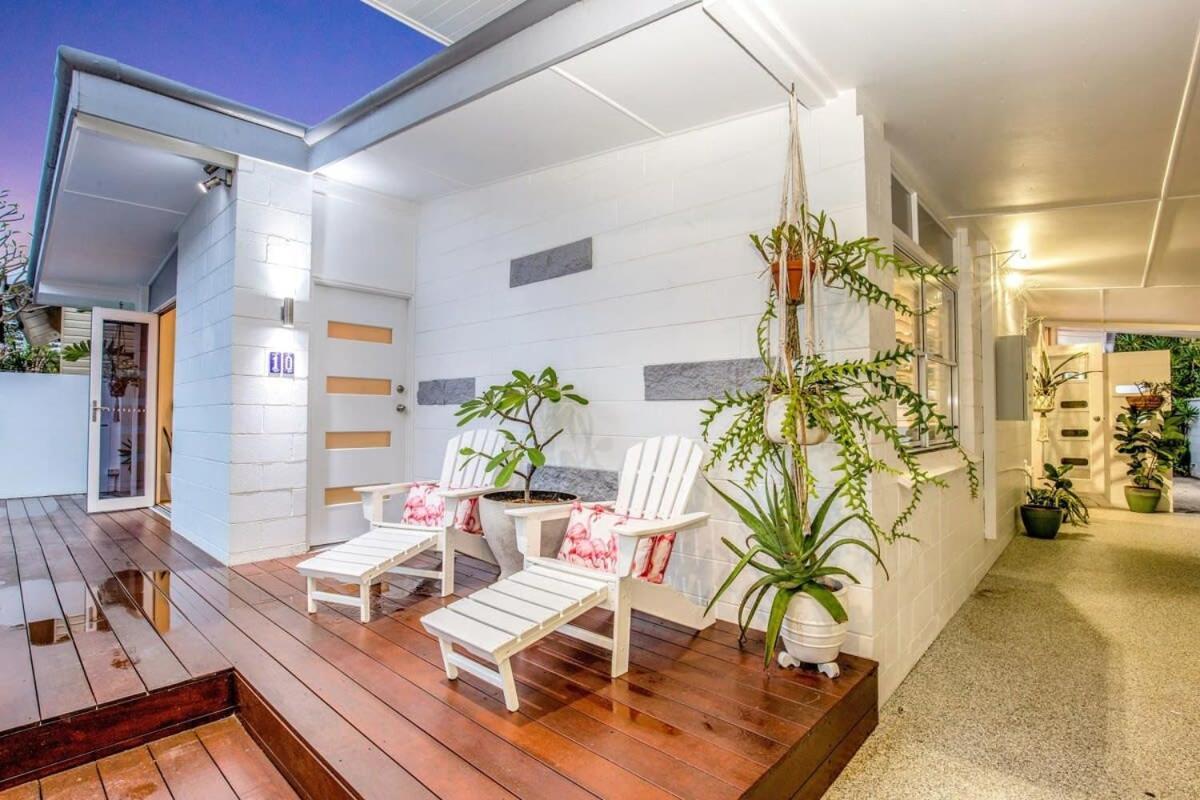 Holiday home Gold Coast-miami Mid-century With Pool