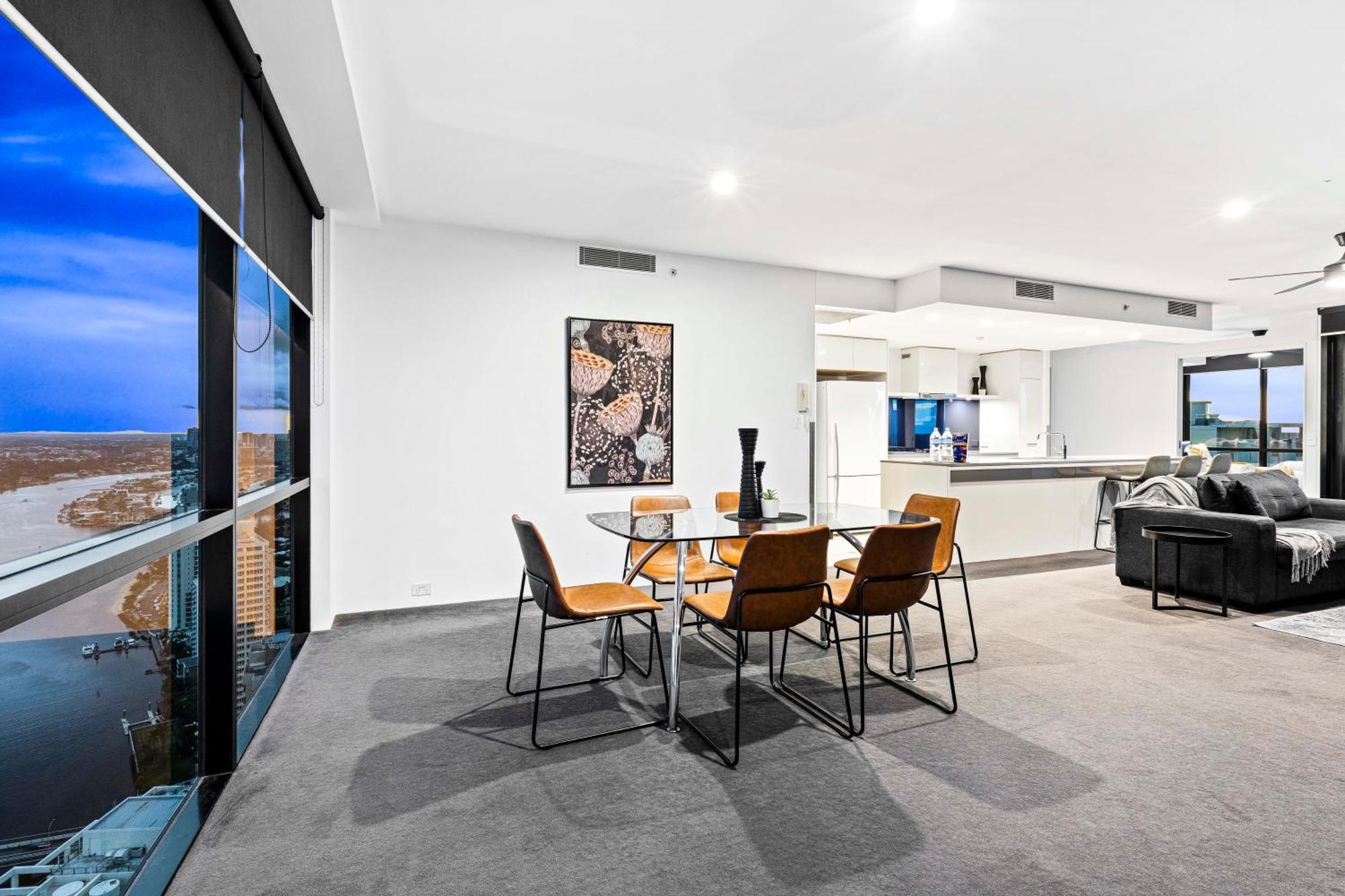 Self-contained At Circle On Cavill - Privately Managed - Wow