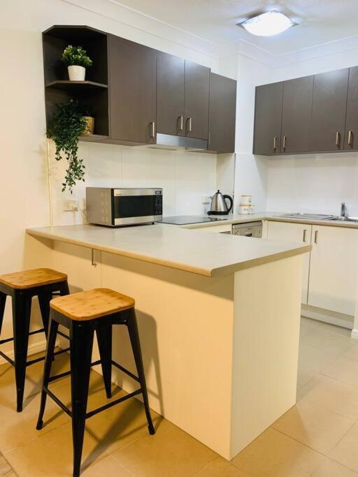 Paradise Island & Gardens - Surfers Paradise Apartment