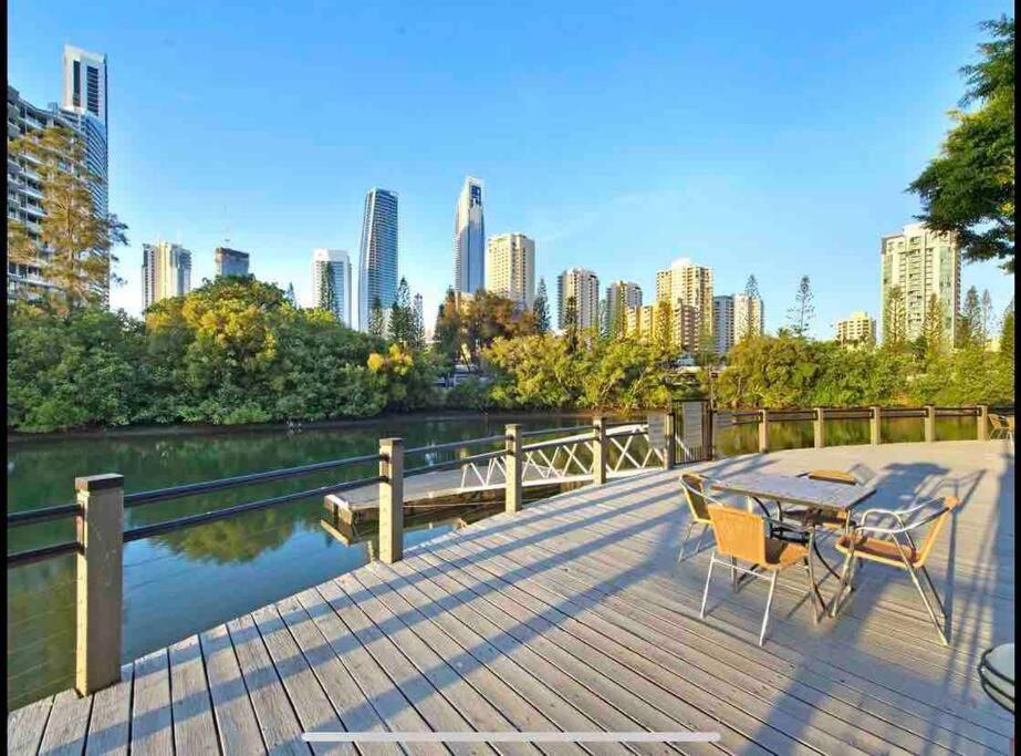 Paradise Island & Gardens - Surfers Paradise Gold Coast