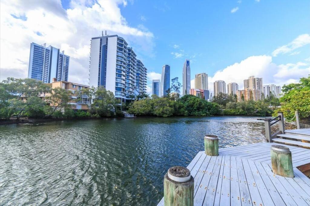 Paradise Island & Gardens - Surfers Paradise
