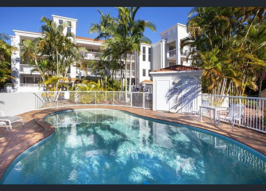 1 Bedroom Gem With Aircon Stroll To Apartment Gold Coast