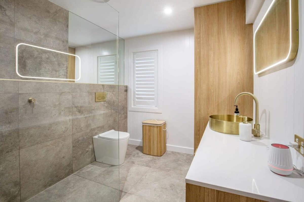Apartment 1 Bedroom Gem With Aircon Stroll To *