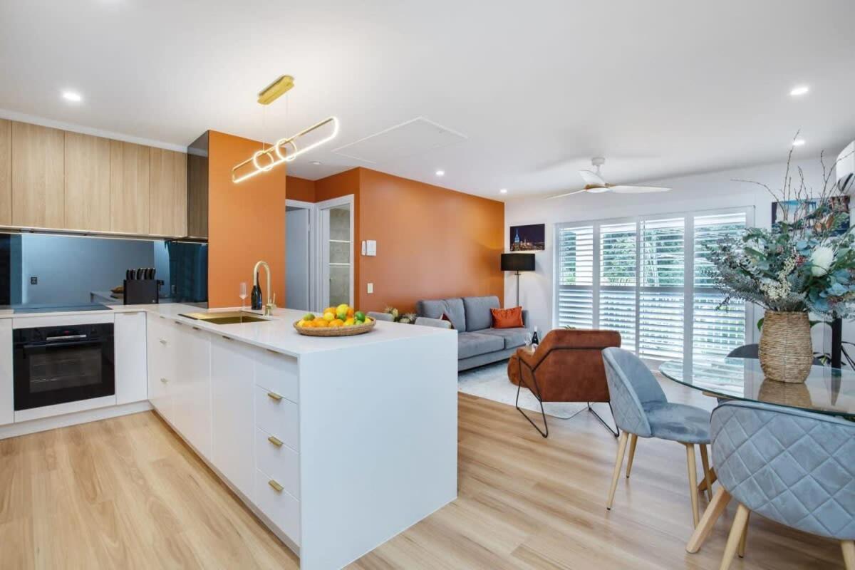 1 Bedroom Gem With Aircon Stroll To Apartment *