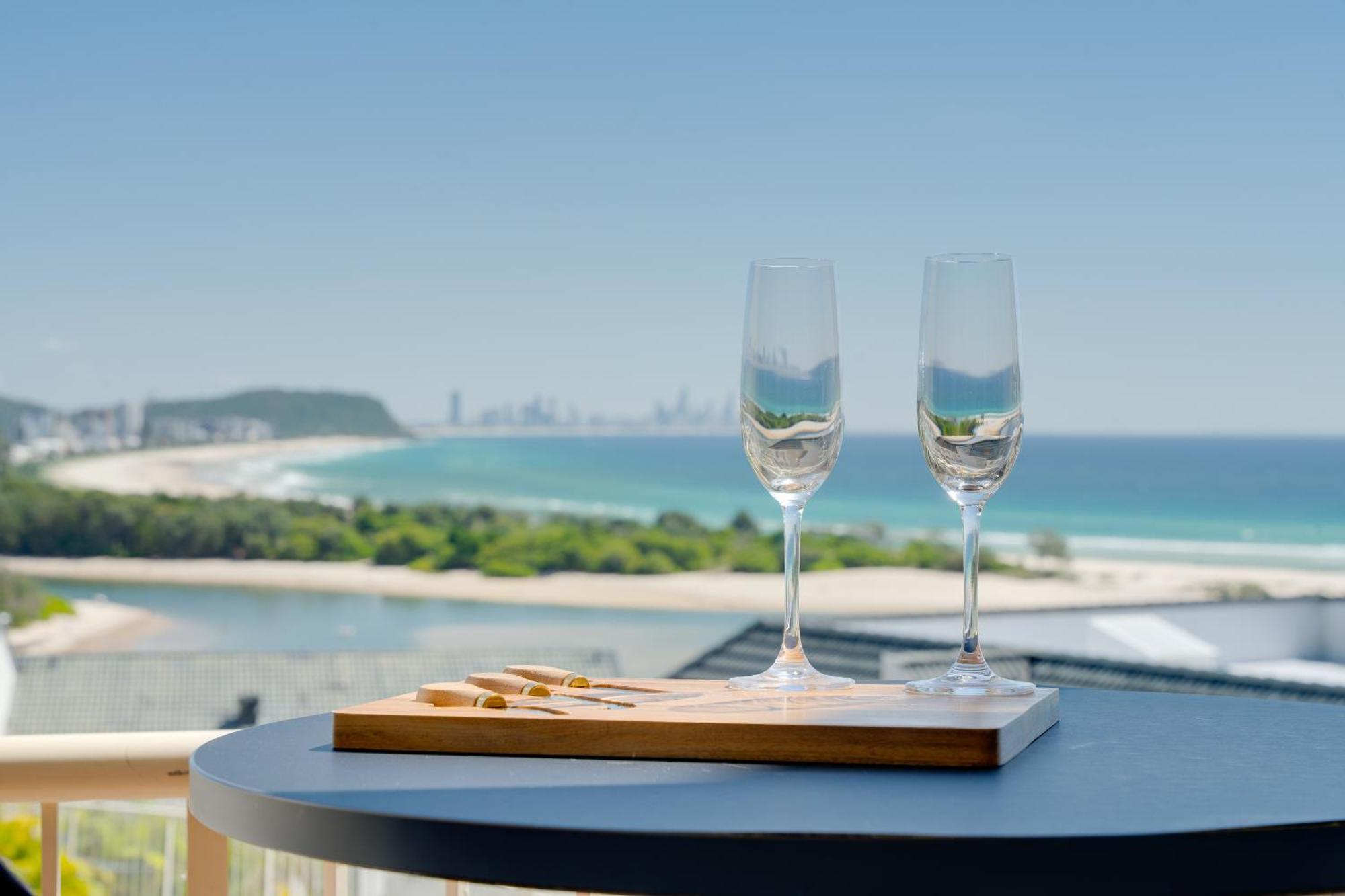 Coastal Views Await - Luxurious 2br Retreat *