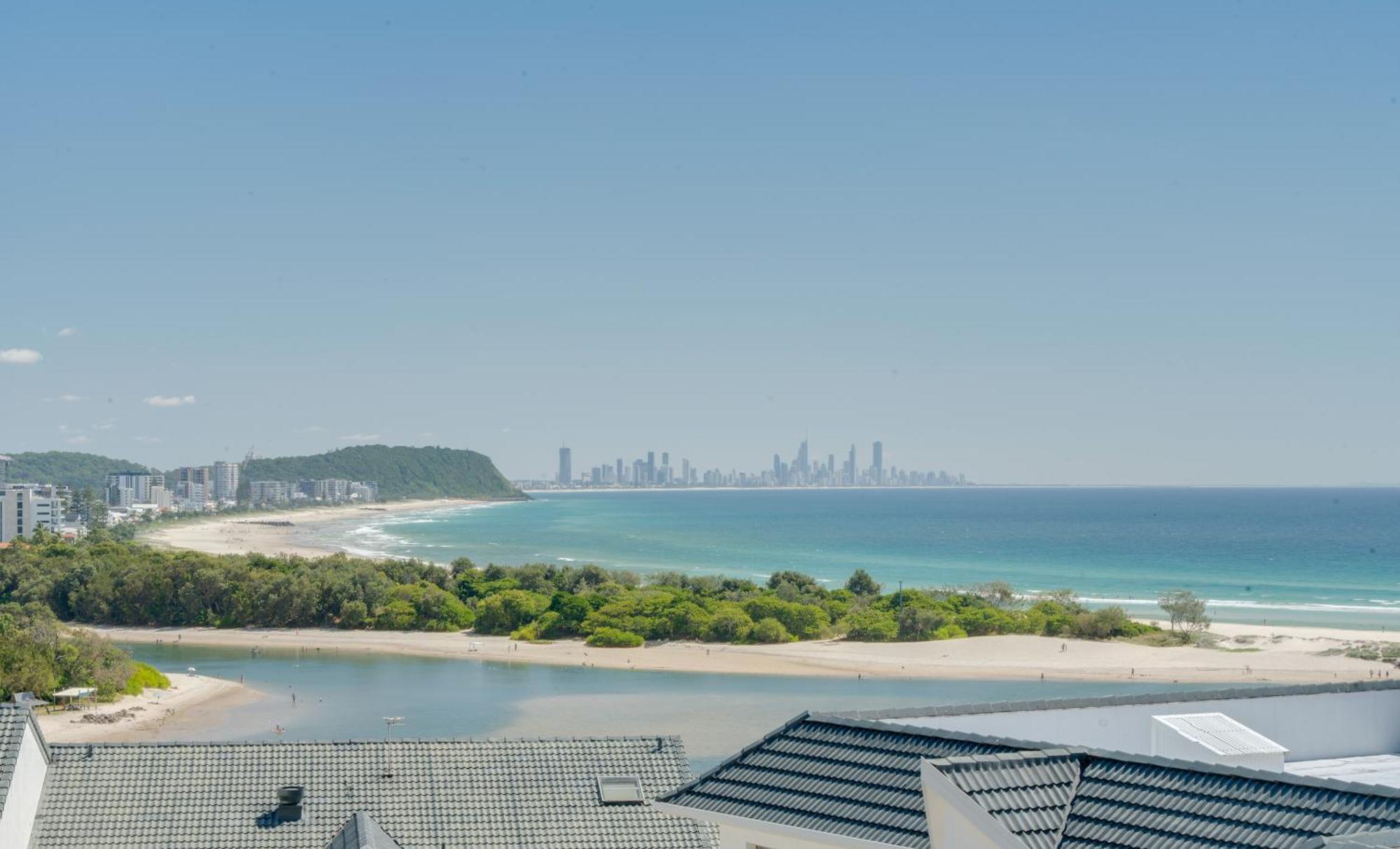 Coastal Views Await - Luxurious 2br Retreat * Gold Coast