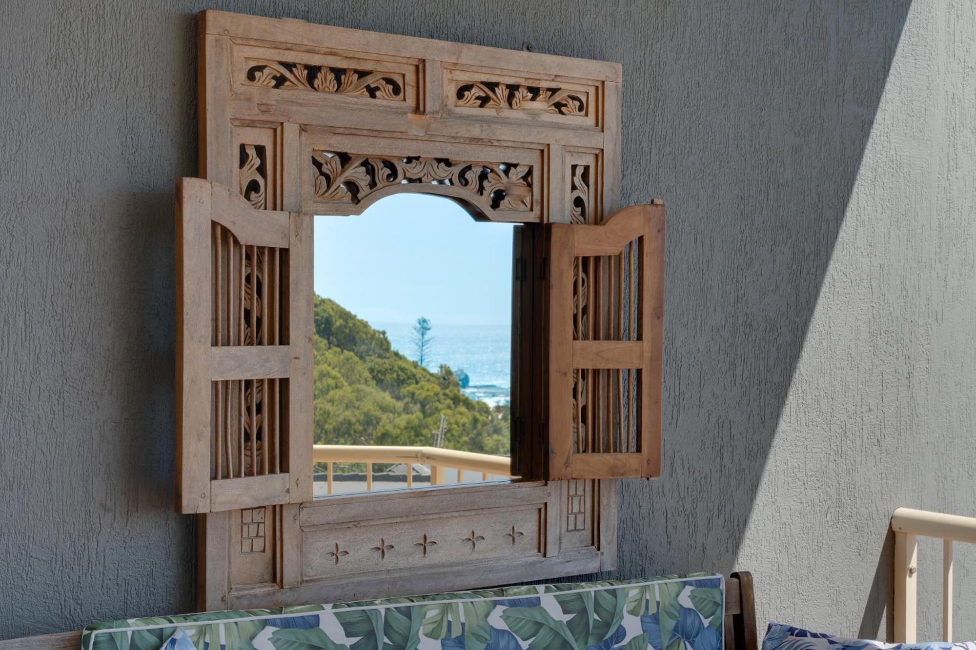 Apartment Coastal Views Await - Luxurious 2br Retreat *