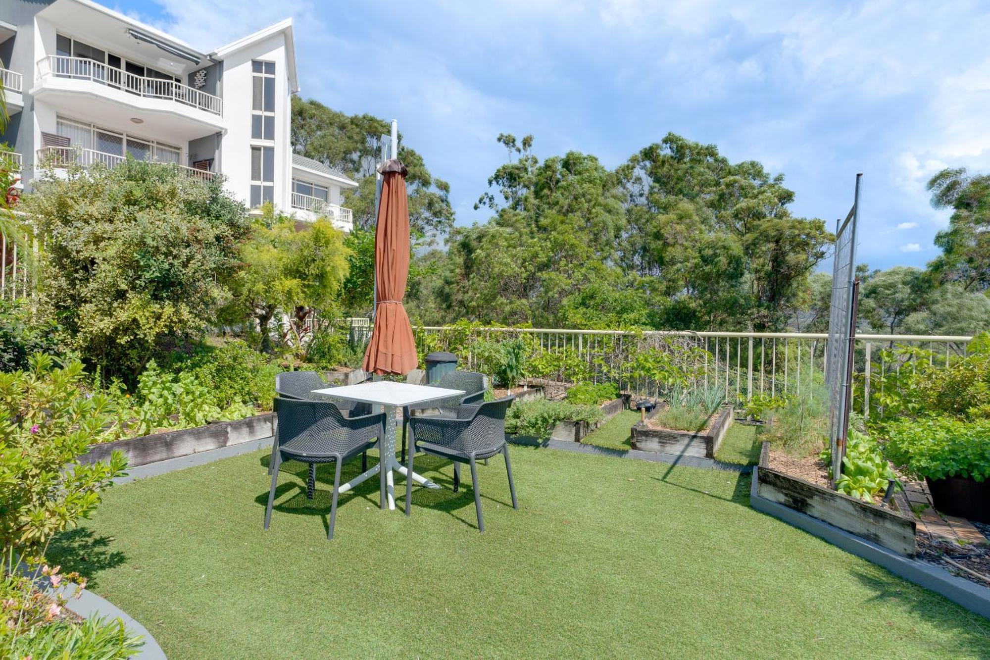 Coastal Views Await - Luxurious 2br Retreat * Gold Coast