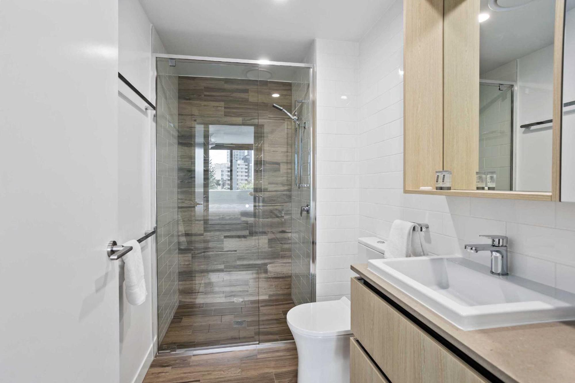 Apartment 2 Bedroom Luxury In Burleigh Heads! Gold Coast