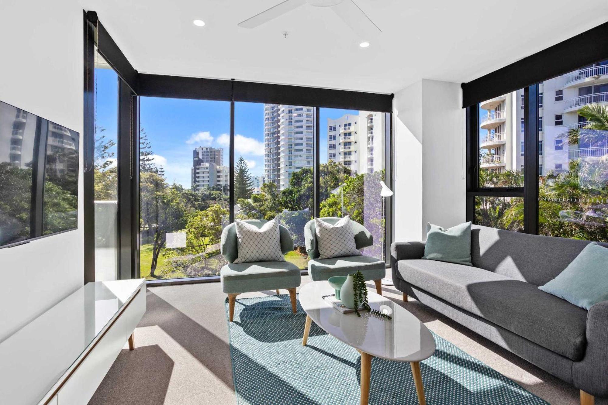 2 Bedroom Luxury In Burleigh Heads!