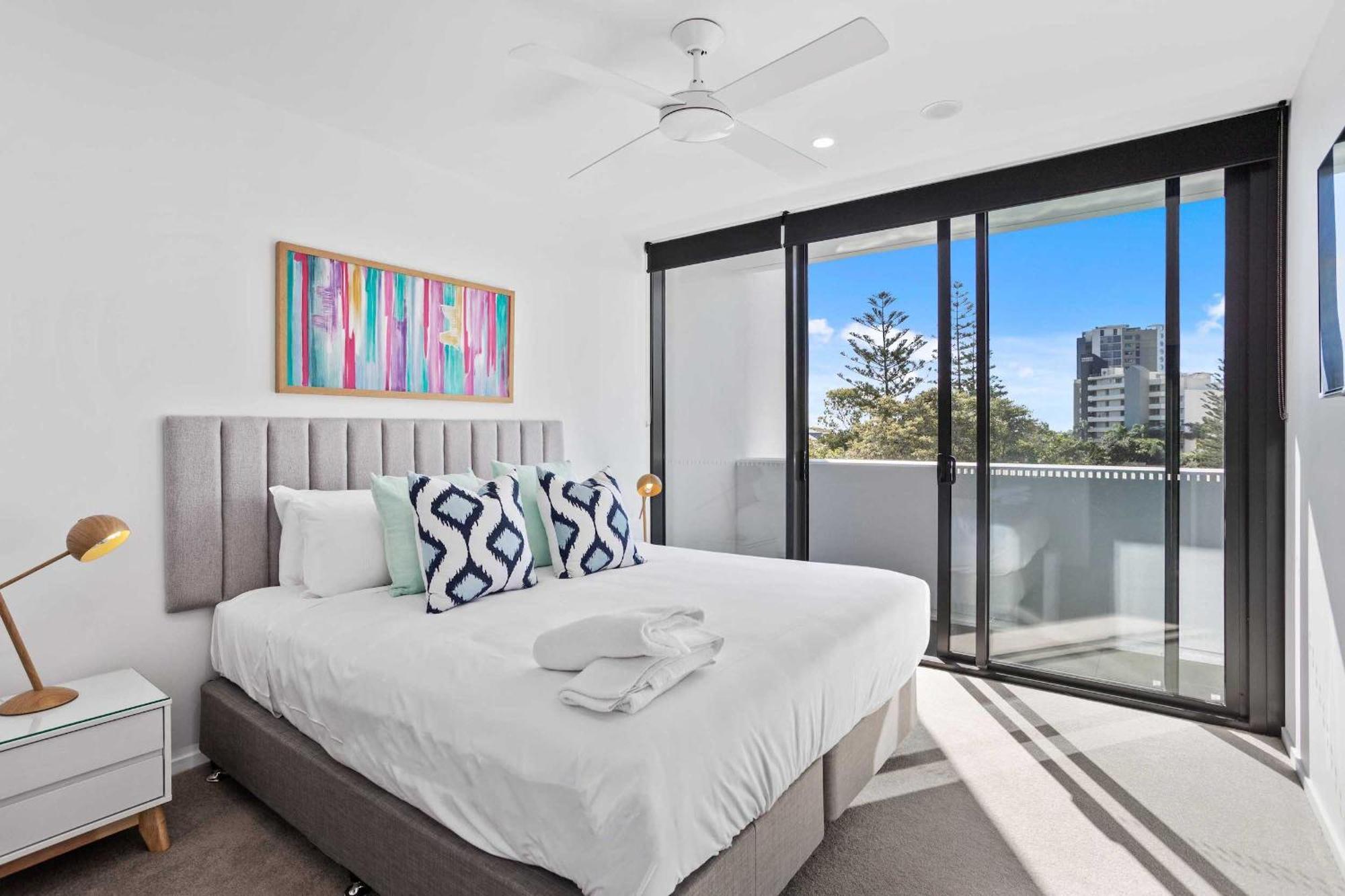 2 Bedroom Luxury In Burleigh Heads! Apartment