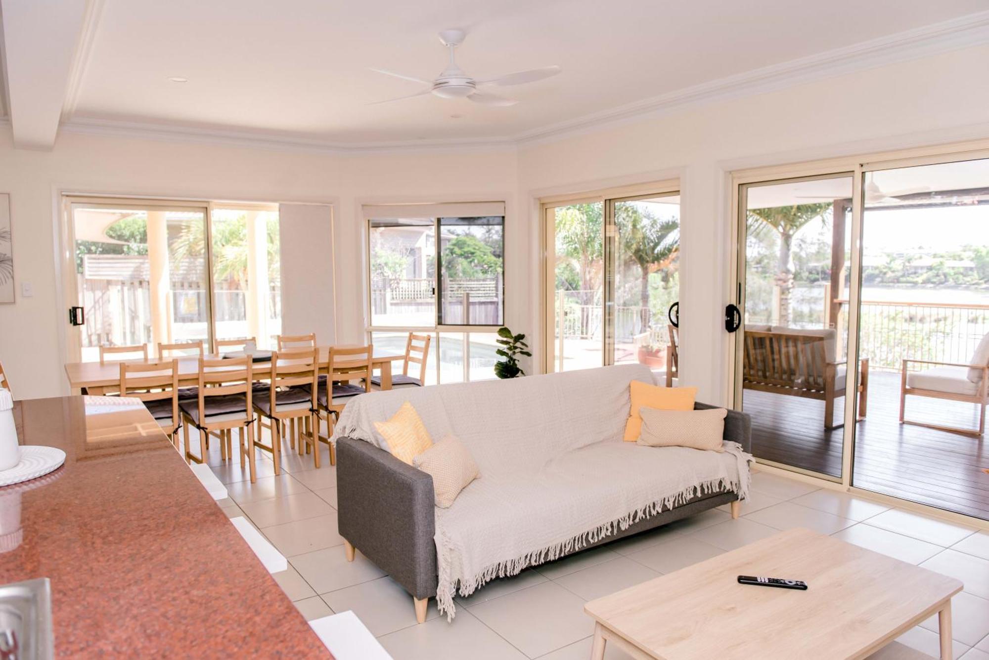 Peaceful Waterfront Holiday home Gold Coast
