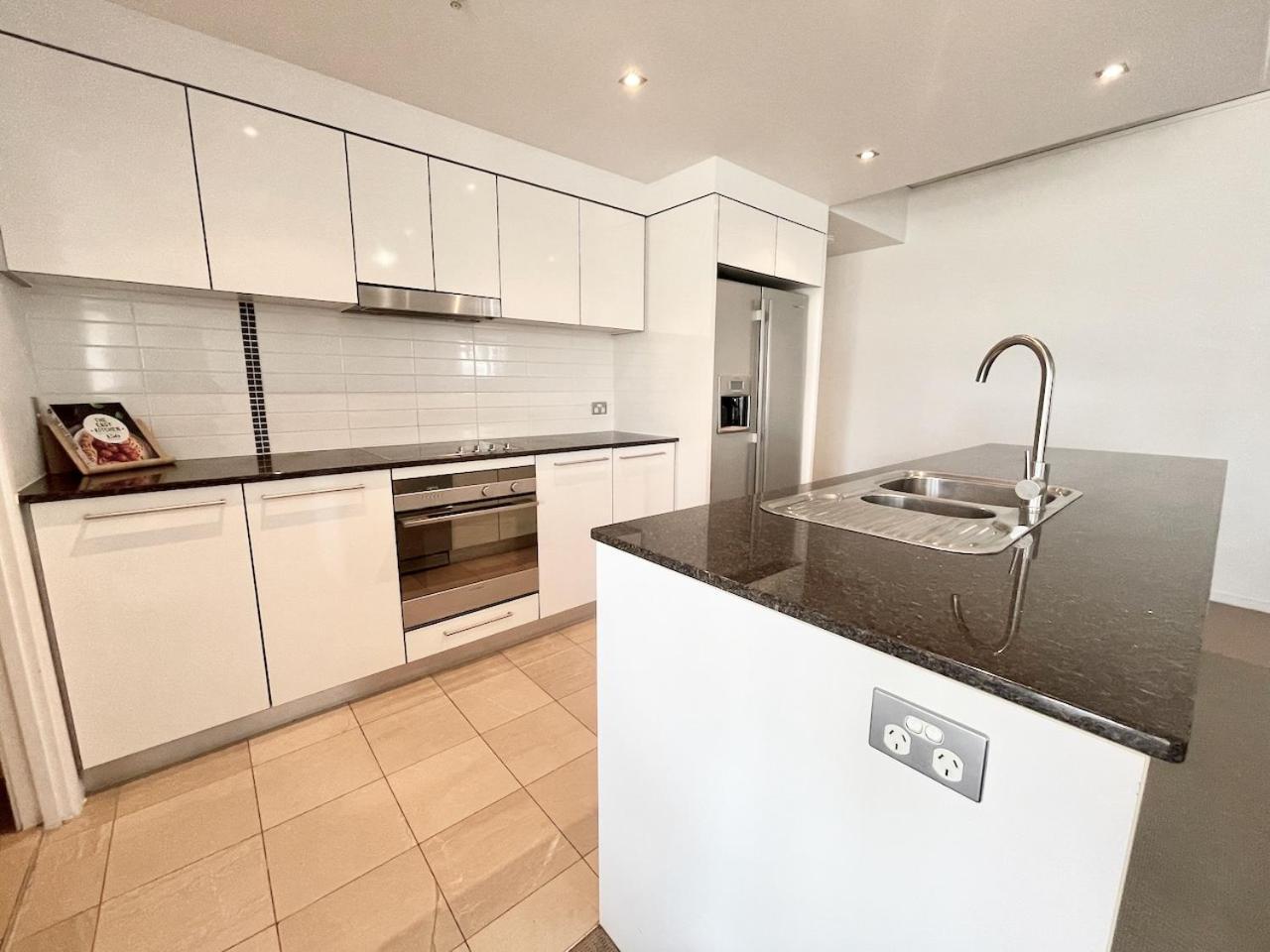 Sierra Grand 802 * Gold Coast