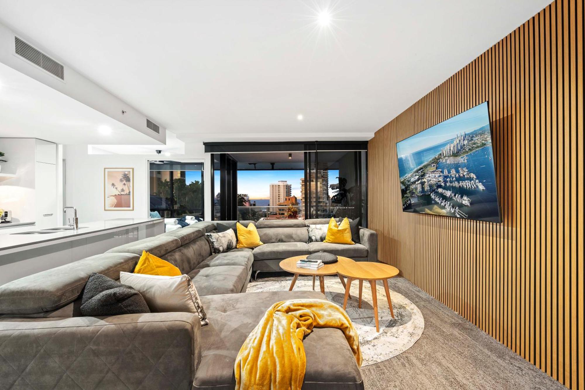 Circle On Cavill - Self Contained & Privately Managed - Wow * Gold Coast