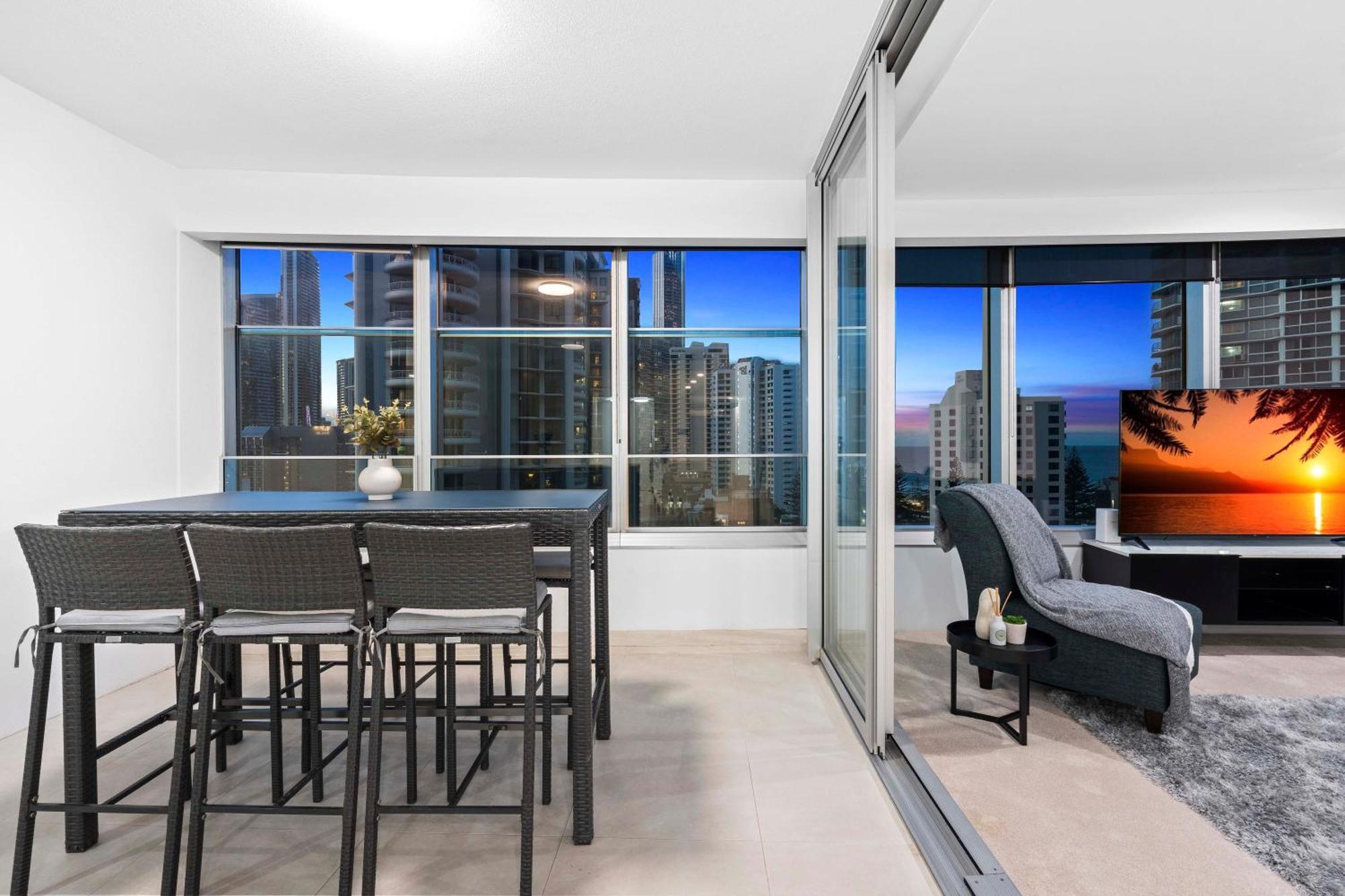 Q Tower At Surfers Paradise - From Level 3 - Private & Self Contained *