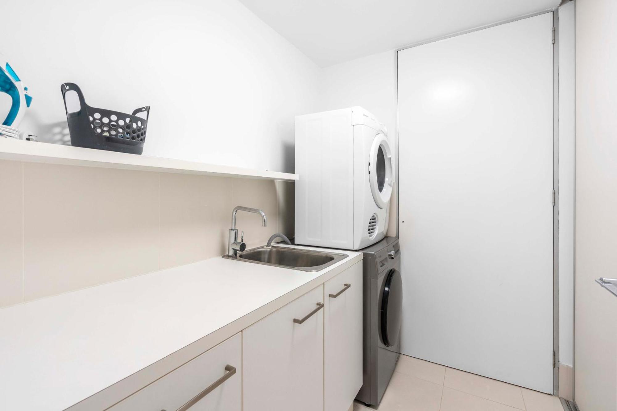 Apartment Q Tower At Surfers Paradise - From Level 3 - Private & Self Contained *