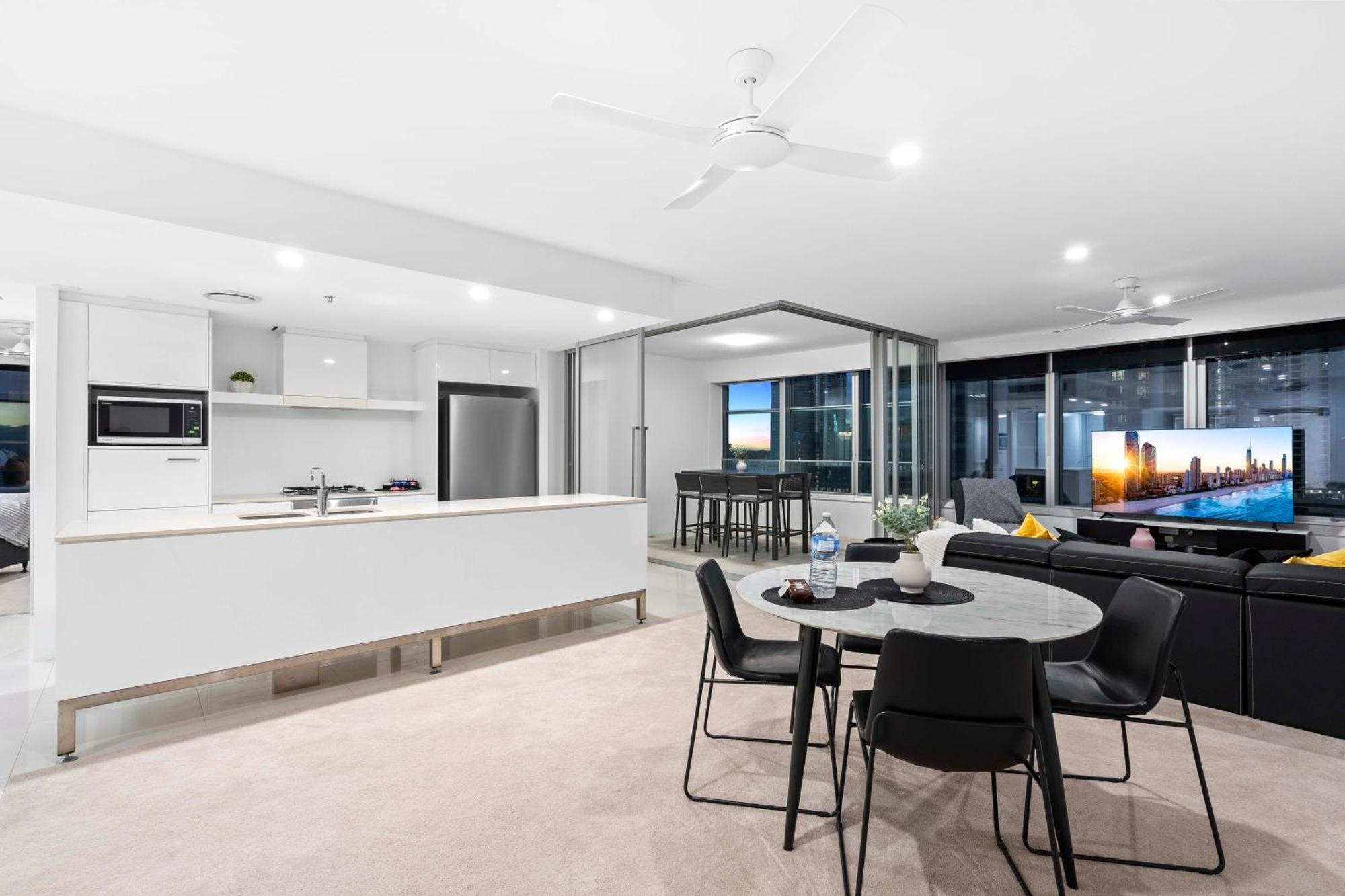 Q Tower At Surfers Paradise - From Level 3 - Private & Self Contained Apartment *