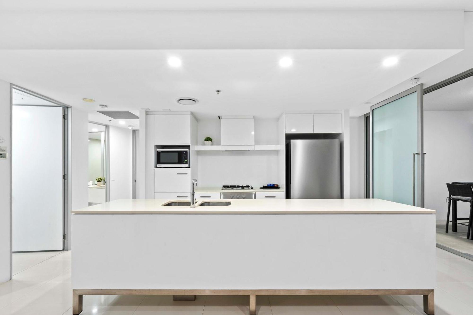 Q Tower At Surfers Paradise - From Level 3 - Private & Self Contained * Gold Coast