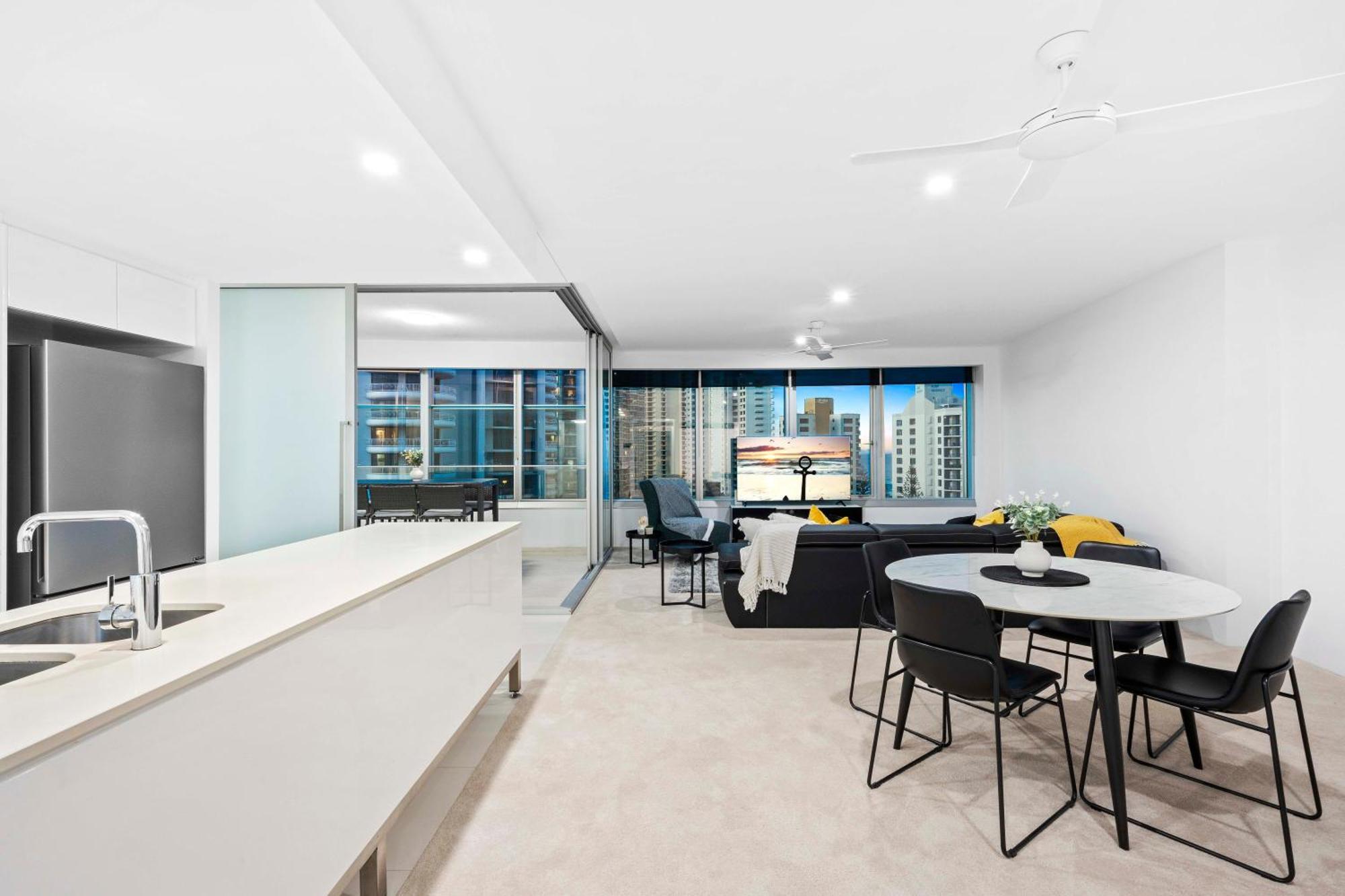 Apartment Q Tower At Surfers Paradise - From Level 3 - Private & Self Contained